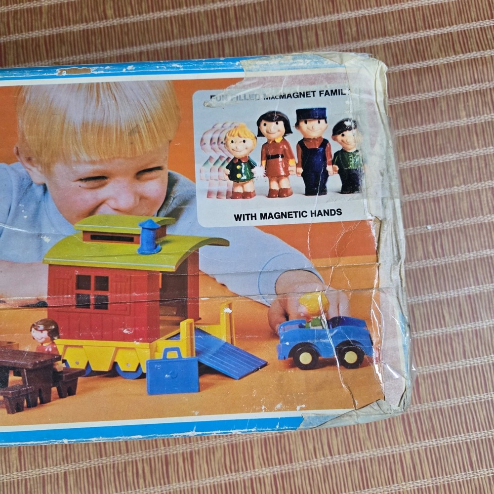 VINTAGE 1975 IDEAL THINK & LEARN LIVE-IN TRAIN w/MacMAGNET MAGNETIC FAMILY w/Box - Picture 6 of 16